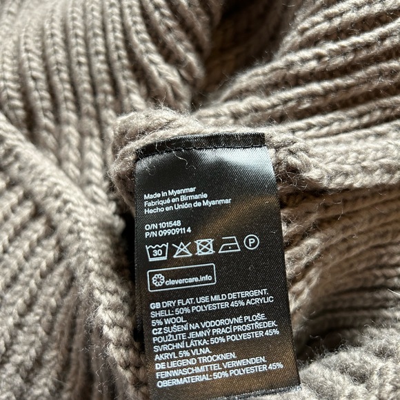 H&M Chunky Cable Knit Sweater - Picture 5 of 7